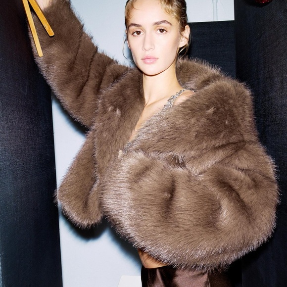 Zara Faux Fur Jacket Short Coat - Picture 3 of 5